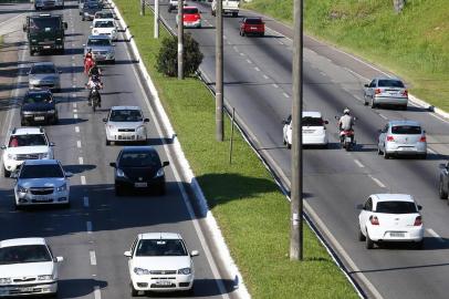  

FLORIANÓPOLIS - SC - BRASIL (26/12/2013). Reajuste de impostos e tributos como IPTU, IPVA, ITBI e mensalidade escolar. (FOTO: ALVARÉLIO KUROSSU/AGÊNCIA RBS)