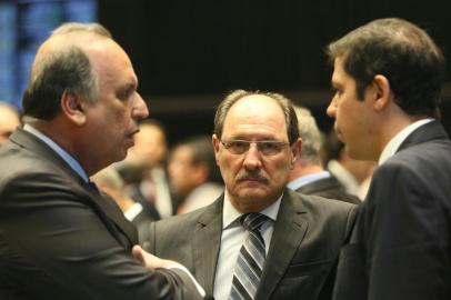 BRASÍLIA, DF, BRASIL 20.12.2016: O governador José Ivo Sartori chegou por volta das 11h na Câmara dos Deputados nesta terça-feira (20), para acompanhar a discussão do projeto que trata da renegociação da dívida dos Estados com a União. Sartori e o governador do Rio de Janeiro, Luiz Fernando Pezão, permaneceram no Plenário até o meio da tarde.  Sartori destacou que vai continuar empenhado em defender dos interesses gaúchos. 