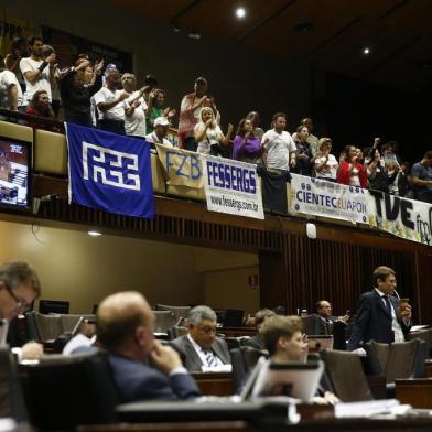 PORTO ALEGRE, RS, BRASIL - 20-12-2016 - Segundo dia de votação do pacote de Sartori na Assembleia Legislativa. (FOTO: CAMILA DOMINGUES/ESPECIAL).