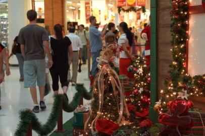 *** Jefferson Botega - Comércio Natal ***Movimento de compras de natal no Shopping Praia de Belas