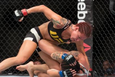 UFC Fight Night Brasília Cyborg x LansbergBRASÍLIA, DF - 25.09.2016: UFC FIGHT NIGHT BRASÍLIA CYBORG X LANSBERG - Cris Cyborg venceu Lina Lansberg por knockout técnico no segundo round durante UFC Brasília realizado no Ginásio Nilson Nelson. (Foto: Reinaldo Reginato/Fotoarena/Lancepress!)Editoria: SPOIndexador: Reinaldo ReginatoFonte: Agência Lancepress!