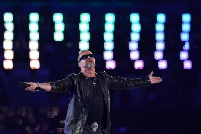 148280756(FILES) This file photo taken on August 12, 2012 shows British musician George Michael performing during the closing ceremony of the London 2012 Olympic Games in the Olympic Stadium in east London.British pop singer George Michael, who rose to fame with the band Wham! and sold more than 100 million albums in his career, has died aged 53, his publicist said on December 25, 2016. / AFP PHOTO / BEN STANSALLEditoria: SPOLocal: LondonIndexador: BEN STANSALLSecao: sports eventFonte: AFPFotógrafo: STF