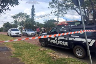 Policial civil reage a assalto, mata criminoso a tiros em tentativa de roubo do seu carro no Bairro Jardim Sabará, Zona Norte de Porto Alegre.