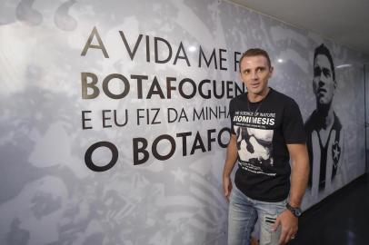 RIO DE JANEIRO, 29/12/2016: Montillo chega à sede de General Severiano para exames no Botafogo. 
Foto: Alexandre Loureiro/ SSPress/ Botafogo.