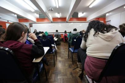  

PORTO ALEGRE, RS, BRASIL, 21-07-2016 : Cursos pré-vestibulares passam por reformulação a partir da adesão da nota do Enem como forma de ingresso nas universidades. (Foto: ANDRÉ ÁVILA/Agência RBS)