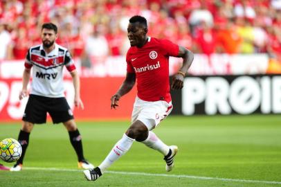 PORTO ALEGRE, RS, BRASIL, 29-10-2016 - Jogador Paulão. Inter recebe o Santa Cruz neste sábado, no Estádio Beira-Rio, pela 33ª rodada do Brasileirão (CARLOS MACEDO/AGÊNCIA RBS)