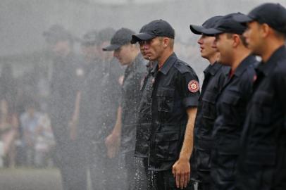  

PORTO ALEGRE, RS, BRASIL, 28/12/2016 : Solenidade de formatura do Curso Básico de Formação Bombeiro Militar. (FOTO: CAMILA DOMINGUES/ESPECIAL)