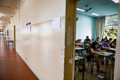  

PORTO ALEGRE, RS, BRASIL, 09/01/2017 : Segundo dia de provas do vestibular 2017 da UFRGS no Colégio Estadual Júlio de Castilhos. (Omar Freitas/Agência RBS)
Indexador: Omar Freitas