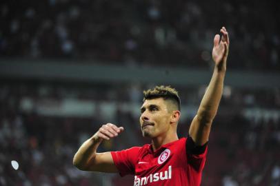 PORTO ALEGRE, RS, BRASIL - 23-09-2015 - O Inter está enfrentando o Palmeiras no estádio Beira-Rio. É o primeiro duelo pelas quartas de final da Copa do Brasil. Jogador Alex(FOTO: FERNANDO GOMES, AGÊNCIA RBS).