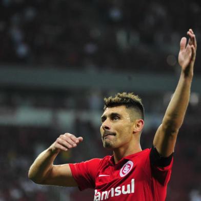 PORTO ALEGRE, RS, BRASIL - 23-09-2015 - O Inter está enfrentando o Palmeiras no estádio Beira-Rio. É o primeiro duelo pelas quartas de final da Copa do Brasil. Jogador Alex(FOTO: FERNANDO GOMES, AGÊNCIA RBS).