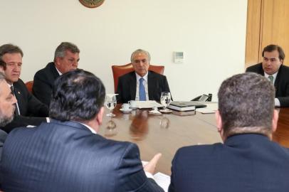 (Brasília - DF, 11/01/2017) Deputado Rodrigo Maia, Presidente da Câmara dos Deputados, Alexandre de Moraes, Ministro da Justiça e Cidadania e membros da Comissão de Segurança Pública e Combate ao Crime Organizado.
Foto: Alan Santos/PR