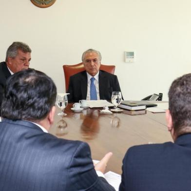 (Brasília - DF, 11/01/2017) Deputado Rodrigo Maia, Presidente da Câmara dos Deputados, Alexandre de Moraes, Ministro da Justiça e Cidadania e membros da Comissão de Segurança Pública e Combate ao Crime Organizado.
Foto: Alan Santos/PR