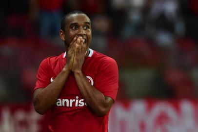 INTERNACIONAL E ATLÉTICO MGRS - COPA DO BRASIL/INTERNACIONAL E ATLÉTICO MG - ESPORTES - O jogador Anderson do Internacional durante a partida entre Internacional RS e Atlético MG, válida pela Copa do Brasil 2016, no Estádio Beira Rio em Porto Alegre (RS), nesta quarta-feira (26). 26/10/2016 - Foto: VINíCIUS COSTA/FUTURA PRESS/FUTURA PRESS/ESTADÃO CONTEÚDOEditoria: ESPORTESLocal: PORTO ALEGREIndexador: VINíCIUS COSTAFotógrafo: FUTURA PRESS