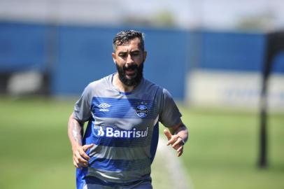  PORTO ALEGRE, RS, BRASIL, 17-01-2017. Grêmio treina no CT Luiz Carvalho. Na foto: Douglas (FERNANDO GOMES/AGÊNCIA RBS)