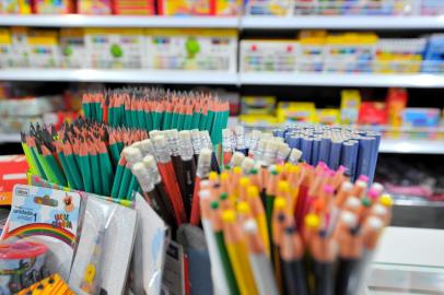  SANTA MARIA, RS, BRASIL, 05-01-2017.Material EscolarFOTO: GERMANO RORATO/AGÊNCIA RBS, GERALIndexador: GERMANO RORATO