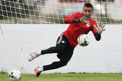 Egypt's goalkeeper Essam El-Hadary takes part in a training session in Port-Gentil on January 15, 2017, during the 2017 Africa Cup of Nations football tournament in Gabon. Justin TALLIS / AFP