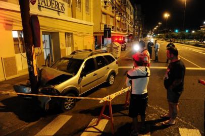  

Homem foi executado dentro de carro na Cidade Baixa em Porto Alegre.