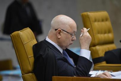  

Brasília - O presidente do Senado, José Sarney, recebe Teori Zavascki, ministro do STJ indicado pela presidenta Dilma Rousseff ao Supremo Tribunal Federal (STF) - José Cruz/Agência Brasil