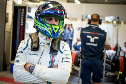 528111387Williams Martini Racing's Brazilian driver Felipe Massa waits in the pits during the second practice session of the Russian Formula One Grand Prix at the Sochi Autodrom circuit on October 9, 2015. AFP PHOTO / ANDREJ ISAKOVICEditoria: SPOLocal: SochiIndexador: ANDREJ ISAKOVICSecao: Motor RacingFonte: AFPFotógrafo: STF