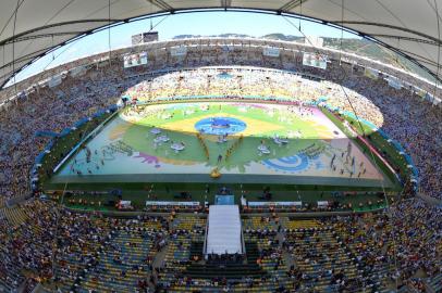 491717433TOPSHOTSGenral view of the closing ceremony prior to the 2014 FIFA World Cup final football match between Germany and Argentina at the Maracana Stadium in Rio de Janeiro on July 13, 2014.Editoria: SPOLocal: Rio de JaneiroIndexador: FRANCOIS XAVIER MARITSecao: SoccerFonte: AFPFotógrafo: STF