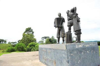  CAXIAS DO SUL, RS, BRASIL, 27/02/2016. Blitz do Pioneiro em postos de atendimento ao turista. Como o serviço de turismo da cidade está preparado para receber os visitantes. Na foto, Memorial Irmãos Bertussi.  (Porthus Junior/Pioneiro)