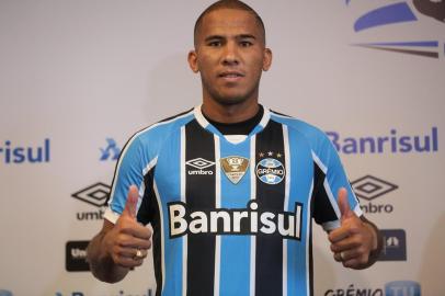  

PORTO ALEGRE, RS, BRASIL 23/01/2017 - Grêmio apresenta jogador Jael, ao lado dele, Odorico Roman, vice-presidente de futebol do Grêmio. Na foto: Jogador Jael.(FOTO: ANDRÉ ÁVILA/AGÊNCIA RBS).