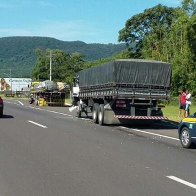 Homem morre em acidente entre 2 caminhões na BR-101, em Osório