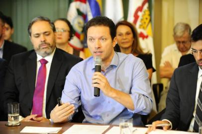  

PORTO ALEGRE, RS, BRASIL, 25-01-2017. O prefeito Nelson Marchezan Júnior concede entrevista e apresenta o resultado do estudo sobre a situação financeira da Prefeitura de Porto Alegre. (RONALDO BERNARDI/AGÊNCIA RBS)