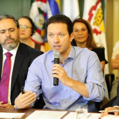  

PORTO ALEGRE, RS, BRASIL, 25-01-2017. O prefeito Nelson Marchezan Júnior concede entrevista e apresenta o resultado do estudo sobre a situação financeira da Prefeitura de Porto Alegre. (RONALDO BERNARDI/AGÊNCIA RBS)