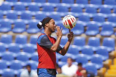  QUERÉTARO, MÉXICO - Ronaldinho Gaúcho treinando no Querétero, seu clube no México.