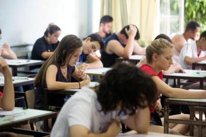  

PORTO ALEGRE, RS, BRASIL, 09/01/2017 : Segundo dia de provas do vestibular 2017 da UFRGS no Colégio Estadual Júlio de Castilhos. (Omar Freitas/Agência RBS)
Indexador: Omar Freitas