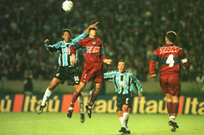  Campeonato Gaúcho de 2000.Grêmio 0 x 0 Caxias.FOTÓGRAFO: José Doval, Agência RBS#Envelope: 265066