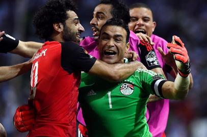 Egypt's goalkeeper Essam El-Hadary (C) celebrates with teammates at the end of the penalty shootout of the 2017 Africa Cup of Nations semi-final football match between Burkina Faso and Egypt at the Stade de l'Amitie Sino-Gabonaise in Libreville on February 1, 2017. GABRIEL BOUYS / AFP