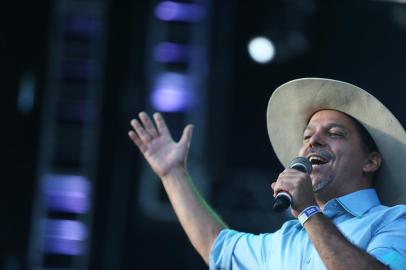 ATLANTIDA, RS, BRASIL - 03/02/2017 : Neto Fagundes se apresenta no primeiro dia do Planeta Atlântida 2017, o maior festival de música do sul do Brasil. (FOTO: BRUNO 

ALENCASTRO/AGÊNCIA RBS)