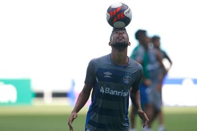 leo moura treinando com bola