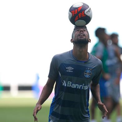 leo moura treinando com bola