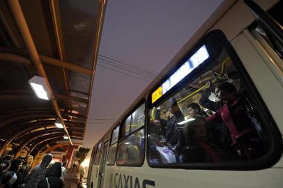  CAXIAS DO SUL, RS, BRASIL, 20/06/2013. Blitz do jornal Pioneiro confere lotação de ônibus do tranporte coletivo de Caxias do Sul (VISATE). Na foto carro da linha Planalto.  (Juan Barbosa/Pioneiro)Indexador: JUAN BARBOSA                    