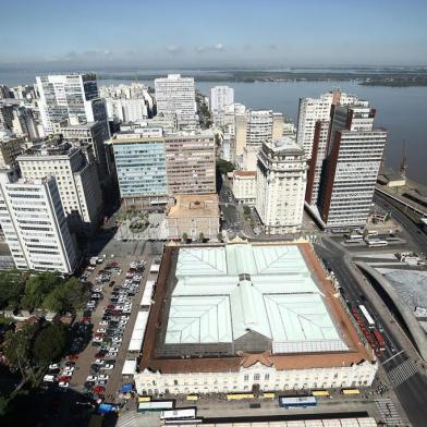  PORTO ALEGRE, RS, BRASIL - 04/02/2017 : Sobrevoo de helicóptero mostra o prédio do Mercado Público de Porto Alegre. (CARLOS MACEDO/AGÊNCIA RBS)