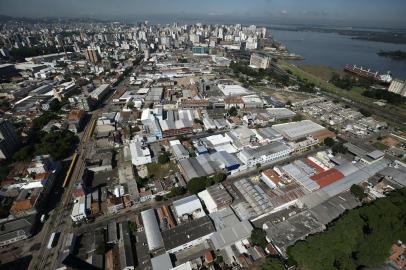  PORTO ALEGRE, RS, BRASIL - 04/02/2017 : Sobrevoo de helicóptero mostra o Quarto Distrito de Porto Alegre, que abrange os bairros Floresta, Navegantes, Humaitá, Farrapos e São Geraldo. (CARLOS MACEDO/AGÊNCIA RBS)