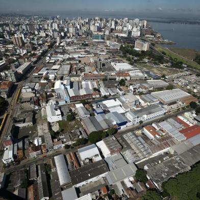  PORTO ALEGRE, RS, BRASIL - 04/02/2017 : Sobrevoo de helicóptero mostra o Quarto Distrito de Porto Alegre, que abrange os bairros Floresta, Navegantes, Humaitá, Farrapos e São Geraldo. (CARLOS MACEDO/AGÊNCIA RBS)