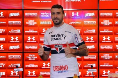 Atacante Lucas Pratto é apresentado no São Paulo