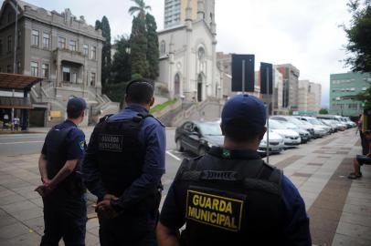  CAXIAS DO SUL, RS, BRASIL 13/02/2017Além da repressão ao crime, da proteção ao patrimônio público e da prevenção à vida, a Guarda Municipal de Caxias do Sul deve começar atuar na fiscalização de trânsito. A confirmação oficial da nova atividade aguarda parecer da Procuradoria Geral do Município, que ainda avalia a documentação enviada pela Secretaria Municipal de Segurança Pública e Proteção Social (SSPPS). (Felipe Nyland/Agência RBS)