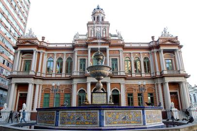 Fachada do Paço Municipal, sede da prefeitura de Porto Alegre