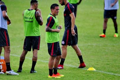 PORTO ALEGRE, RS, BRASIL 13/02/2017 - Imagens do treino do Inter que aconteceu agora a tarde no CT Parque Gigante. Na foto: Meia Seijas.(FOTO: BRUNO ALENCASTRO/AGÊNCIA RBS).