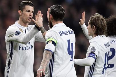 Real Madrid's German midfielder Toni Kroos celebrates a goal during the UEFA Champions League round of 16 first leg football match Real Madrid CF vs SSC Napoli at the Santiago Bernabeu stadium in Madrid on February 15, 2017. JAVIER SORIANO / AFP