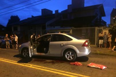 Mulher é baleada na Rua Bortolo Zani, em Caxias do Sul, na noite de domingo, dia 19 de fevereiro. 