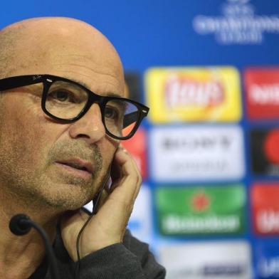 Sevillas Argentinian coach Jorge Sampaoli gives a press conference on the eve of their UEFA Champions League football match against Leicester City at the Ramon Sanchez Pizjuan stadium in Sevilla on February 21, 2017 CRISTINA QUICLER / AFP