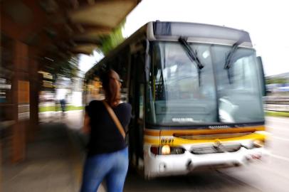  PORTO ALEGRE, RS, BRASIL, 21-02-2017: Sistema de localização e monitoramento via GPS começa a ser implantado como teste na linha T12 da Carris (FOTO FÉLIX ZUCCO/AGÊNCIA RBS, Editoria Porto Alegre).