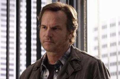 Ator Bill Paxton no seriado Dia de Treinamento