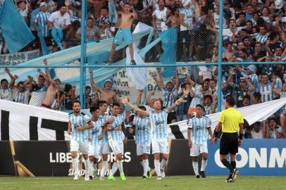 Cristian Menendez (C) of Argentinas Atletico Tucuman celebrates his teams first goal against Colombias Junior during their Copa Libertadores football match in the Jose Fierro stadium in Tucuman, Argentina on February 23, 2017. / AFP PHOTO / Walter Monteros